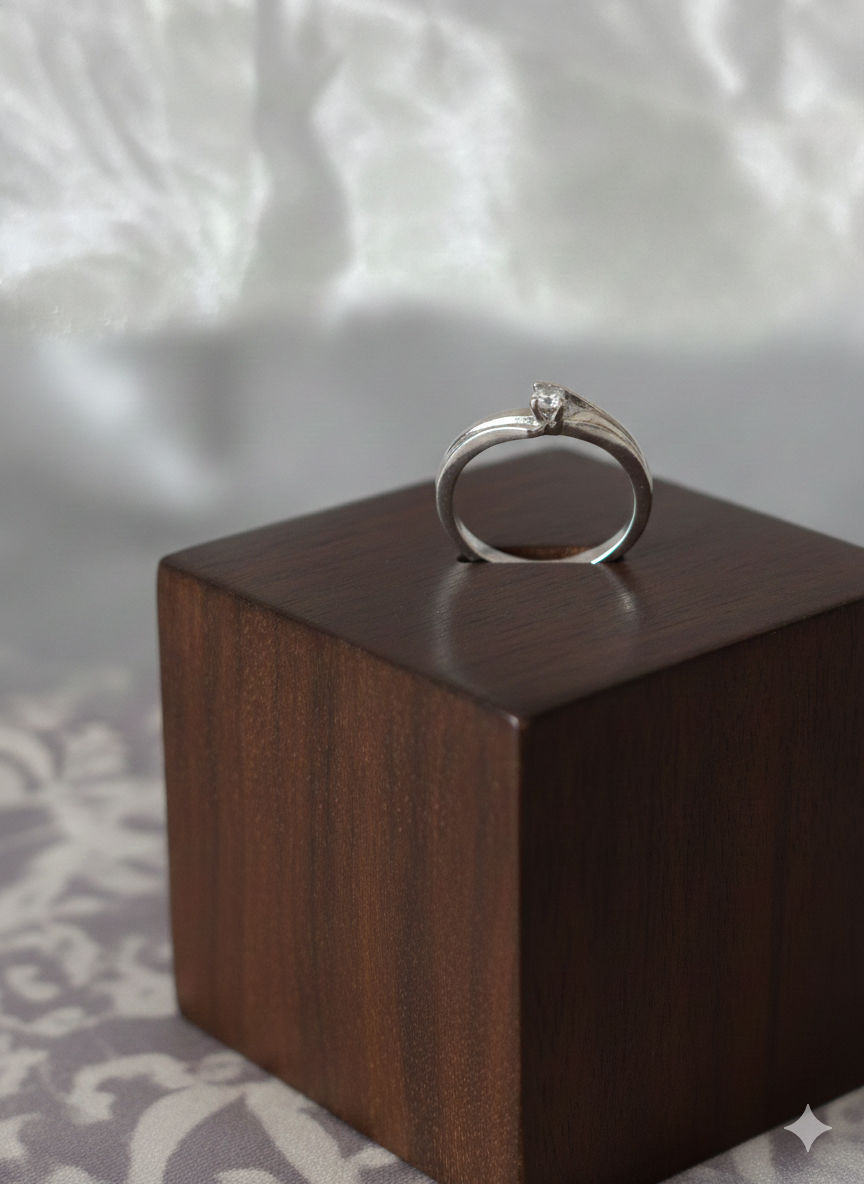 The Wide Pavé Solitaire